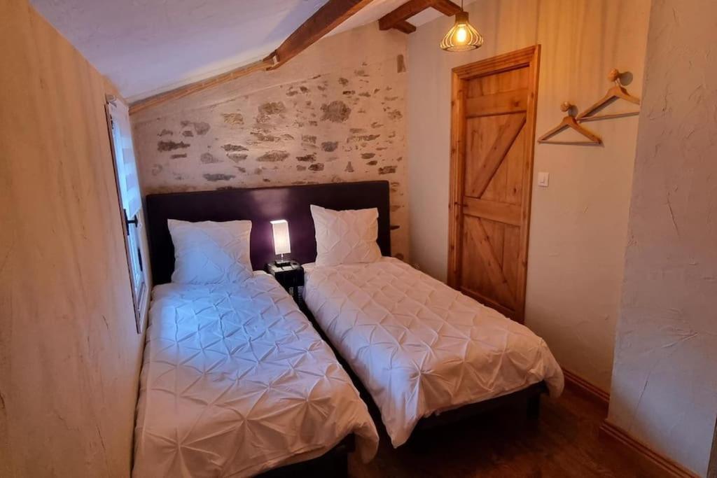 Le Pavillon Bleu Vouvant - Gite Maison ภายนอก รูปภาพ