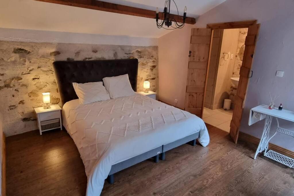 Le Pavillon Bleu Vouvant - Gite Maison ภายนอก รูปภาพ